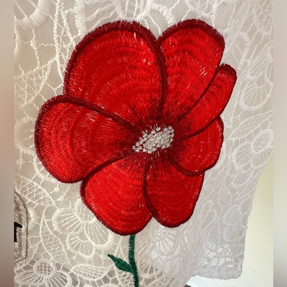 White Embroidered dress with ITALIA IS LOVE design featuring highlights of Italy - Picture 6 of 9